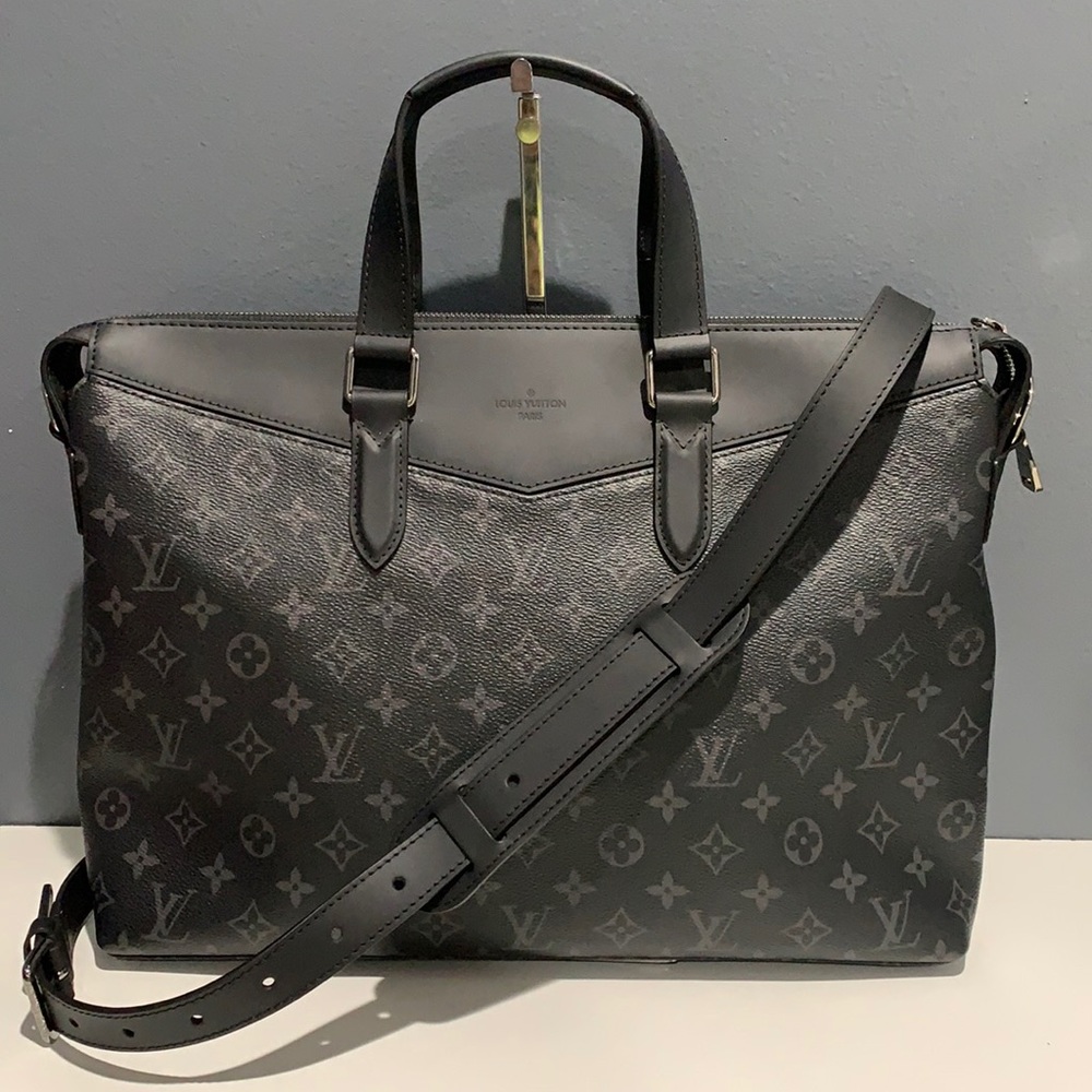 Louis Vuitton messenger